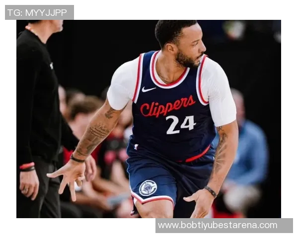 鲍威尔表现稳定全场13投6中贡献18分4篮板3助攻1抢断1盖帽 鲍威尔表现稳定全场13投6中贡献18分4篮板3助攻1抢断1盖帽