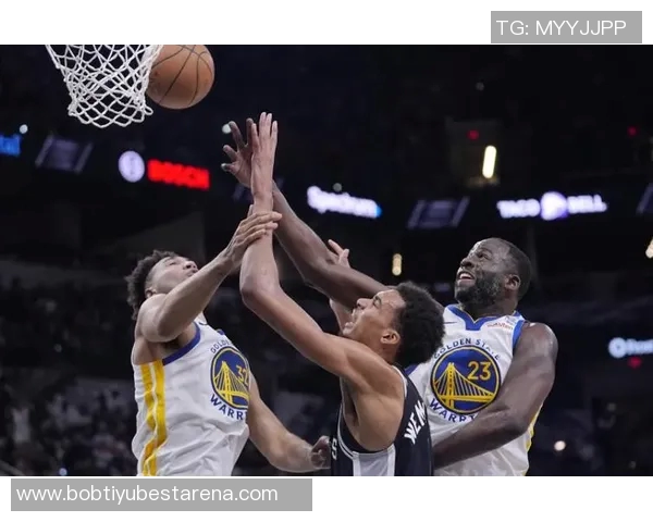 维金斯半场表现出色6中4砍下11分助攻与抢断均有贡献 维金斯半场表现出色6中4砍下11分助攻与抢断均有贡献