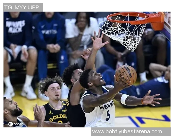 拉塞尔表现低迷但关键时刻助森林狼赢球引发热议 拉塞尔表现低迷但关键时刻助森林狼赢球引发热议