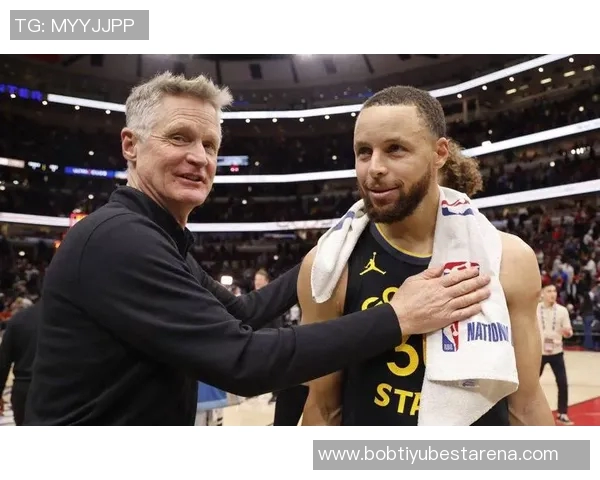 科尔透露库里每日坚持一小时拉伸与力量训练保持最佳状态