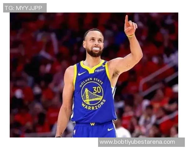 小佩顿分享比赛策略:传球给库里并为他设置挡拆的有效战术 小佩顿分享比赛策略:传球给库里并为他设置挡拆的有效战术