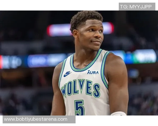 爱德华兹表现平平大胜无碍仅得13分4篮板3助攻2抢断 爱德华兹表现平平大胜无碍仅得13分4篮板3助攻2抢断