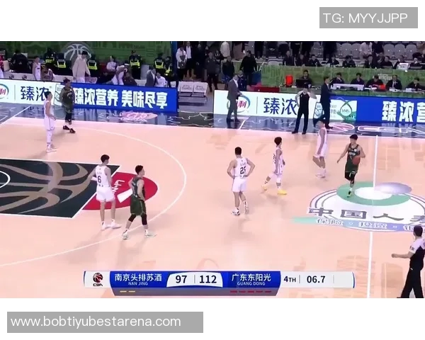 纳兹里德表现惊艳18投11中砍下33分三分球命中率高达60 纳兹里德表现惊艳18投11中砍下33分三分球命中率高达60