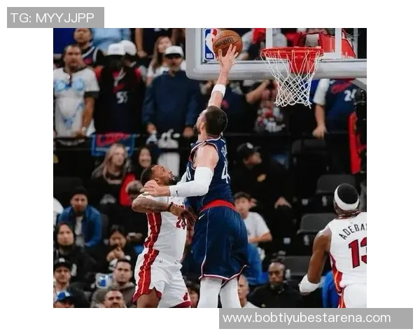 鲍威尔热火首秀表现抢眼28分9板4助比尔低迷仅得5分合力卡登25分